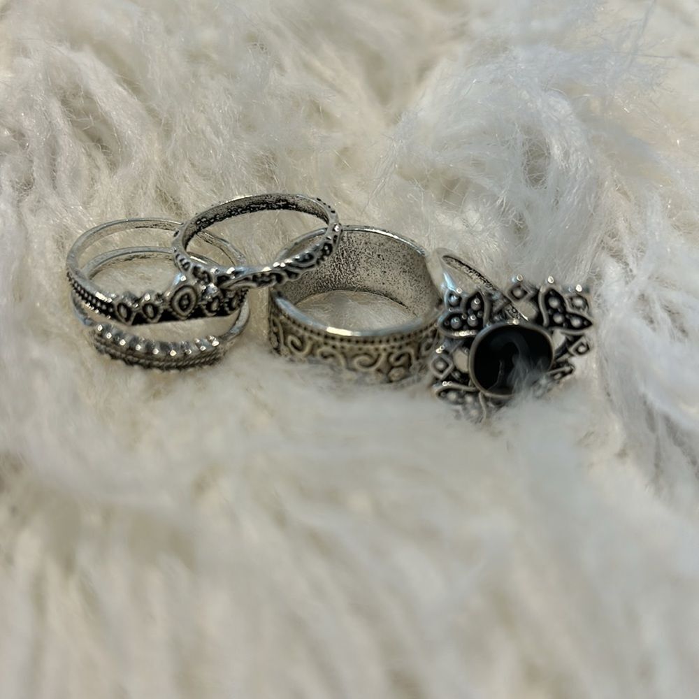 Black rings- Size 6